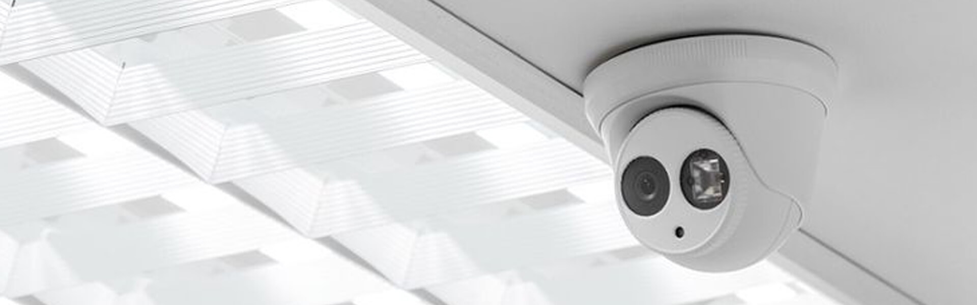 Sama-sama Kamera Pengawas, Apa Bedanya IP Camera dan CCTV? [Update 2026]